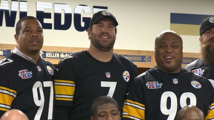 Ben Roethlisberger.jpg Ben Roethlisberger joined his former teammates for the photo op, just before leading the current Steelers to a 30-9 win over the Cleveland Browns.