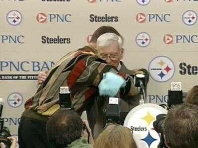 Dan Rooney hugs Bill Cowher ... and a goodbye hug.