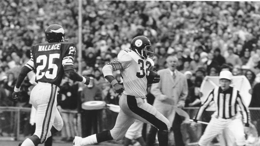 Pittsburgh Steelers' Franco Harris runs into the end zone to score early in third quarter action of Super Bowl IX against Minnesota Vikings at Tulane Stadium in New Orleans, La., Jan. 12, 1975. Pursuing Harris is Jackie Wallace (25) of the Vikings. Pittsburgh Steelers' Franco Harris runs into the end zone to score early in third quarter action of Super Bowl IX against Minnesota Vikings at Tulane Stadium in New Orleans, La., Jan. 12, 1975. Pursuing Harris is Jackie Wallace (25) of the Vikings.