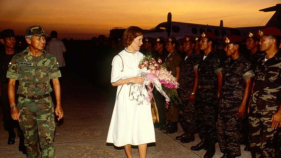 Rosalynn As the sun sets, US First Lady Rosalynn Carter is welcomed, by members of the Thai military, as she arrives at Sakon Nakhon Air Base, Sakon Nakhon, Thailand, November 7, 1979. (Photo by Diana Walker/Getty Images)