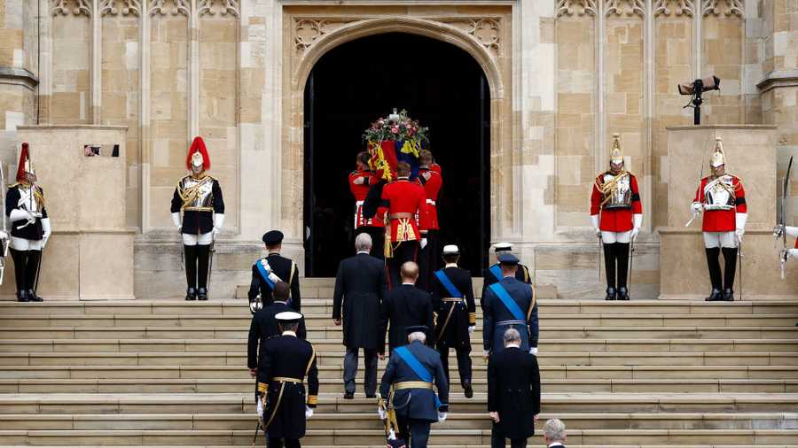 The Committal Service For Her Majesty Queen Elizabeth II WINDSOR, ENGLAND - SEPTEMBER 19: Pall bearers carry the coffin of Queen Elizabeth II into St. George's Chapel on September 19, 2022 in Windsor, England. The committal service at St George's Chapel, Windsor Castle, took place following the state funeral at Westminster Abbey. A private burial in The King George VI Memorial Chapel followed. Queen Elizabeth II died at Balmoral Castle in Scotland on September 8, 2022, and is succeeded by her eldest son, King Charles III. (Photo by Jeff J Mitchell/Getty Images)
