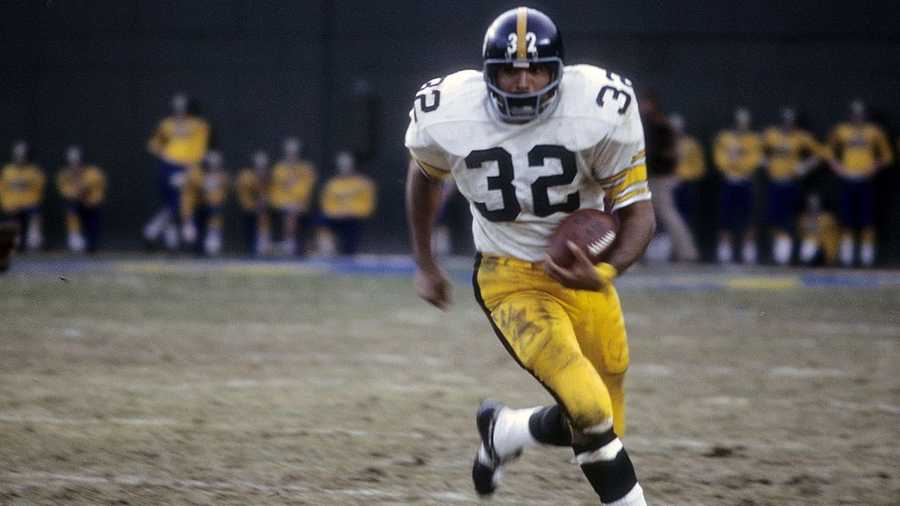Running back Franco Harris #32 of the Pittsburgh Steelers plays carries the ball circa 1972 during an NFL football game. Harris played for the Steelers from 1972-83. Running back Franco Harris #32 of the Pittsburgh Steelers plays carries the ball circa 1972 during an NFL football game. Harris played for the Steelers from 1972-83.